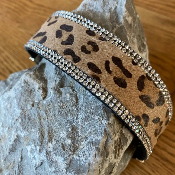 Stunning cuff with magnetic closure bracelet - Picture 5 of 5